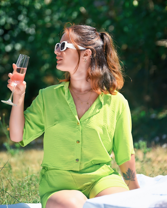 Vert Pomme: Comment porter la couleur la plus vibrante de la saison.