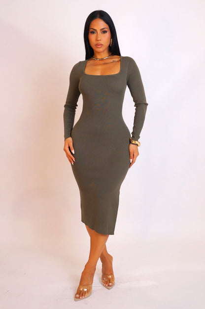 CLÉOPHÉ | Robe midi en maille côtelé