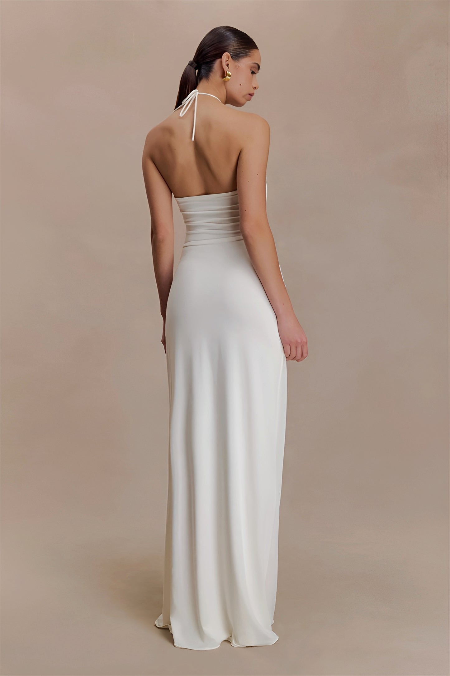 ALENA | Robe longue licou avec détails métalliques