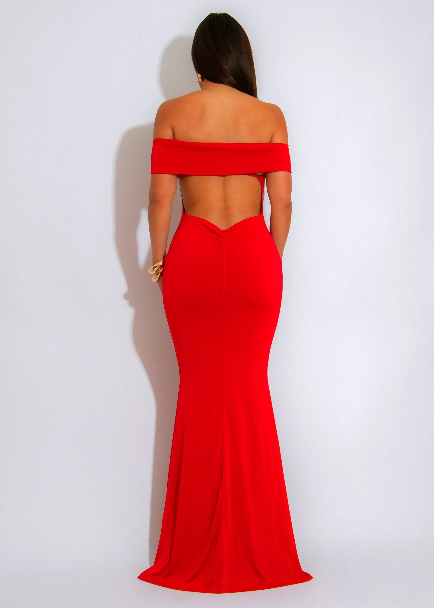 ELYSHA | Robe fourreau avec épaule dénudée