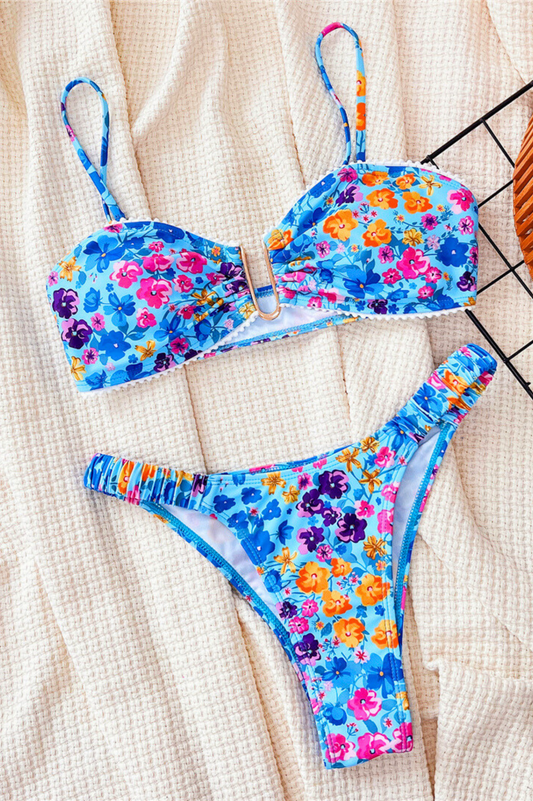 Bikini bandeau floral avec anneau doré