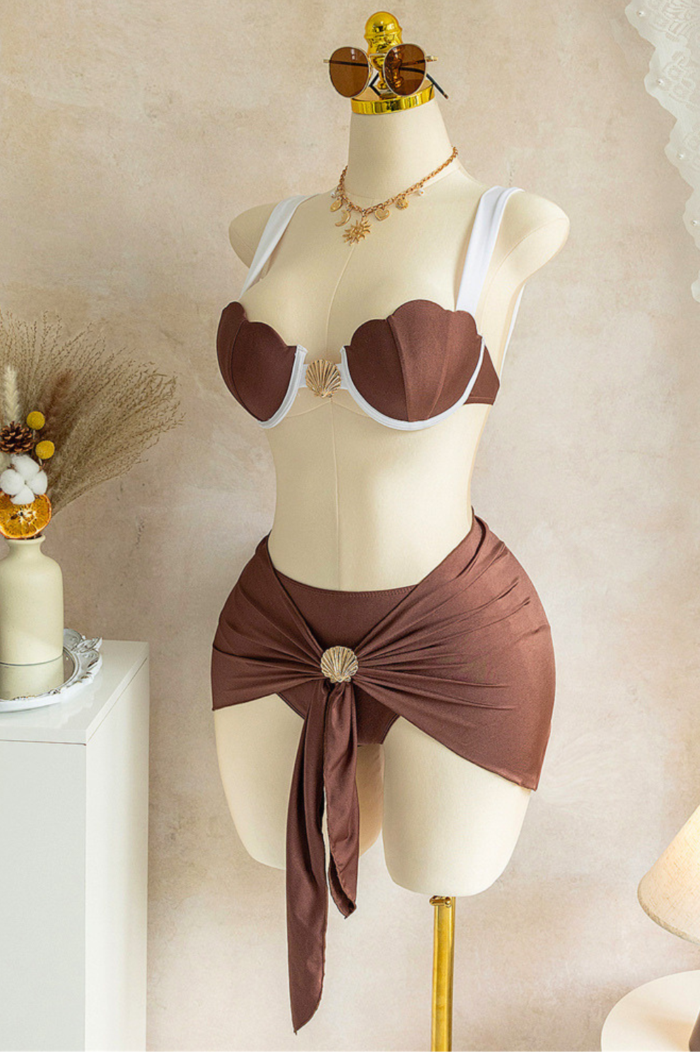 Bikini trois pièces avec détail doré