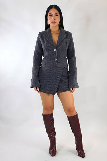 KAYMI | Ensemble Blazer Court en Maille Pinstripe