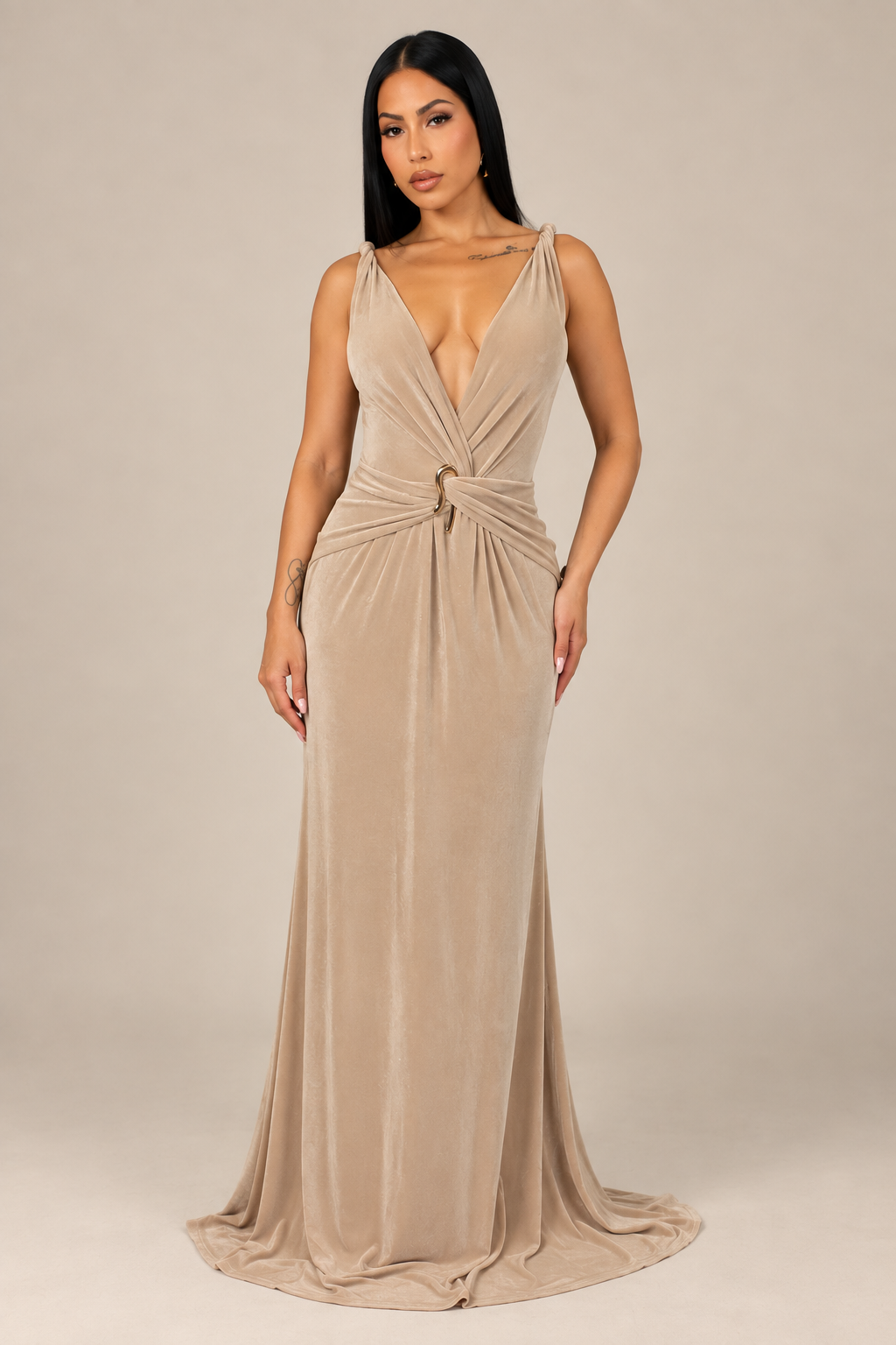 MÉLISSA| Robe de soirée décolletée à boucle.