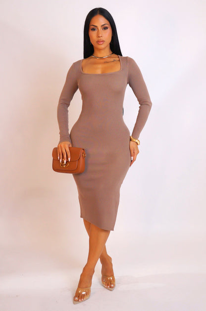 CLÉOPHÉ | Robe midi en maille côtelé